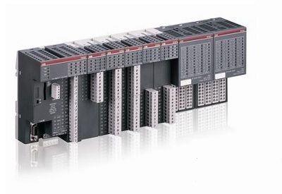 Quali sono le caratteristiche PLC di ABB?