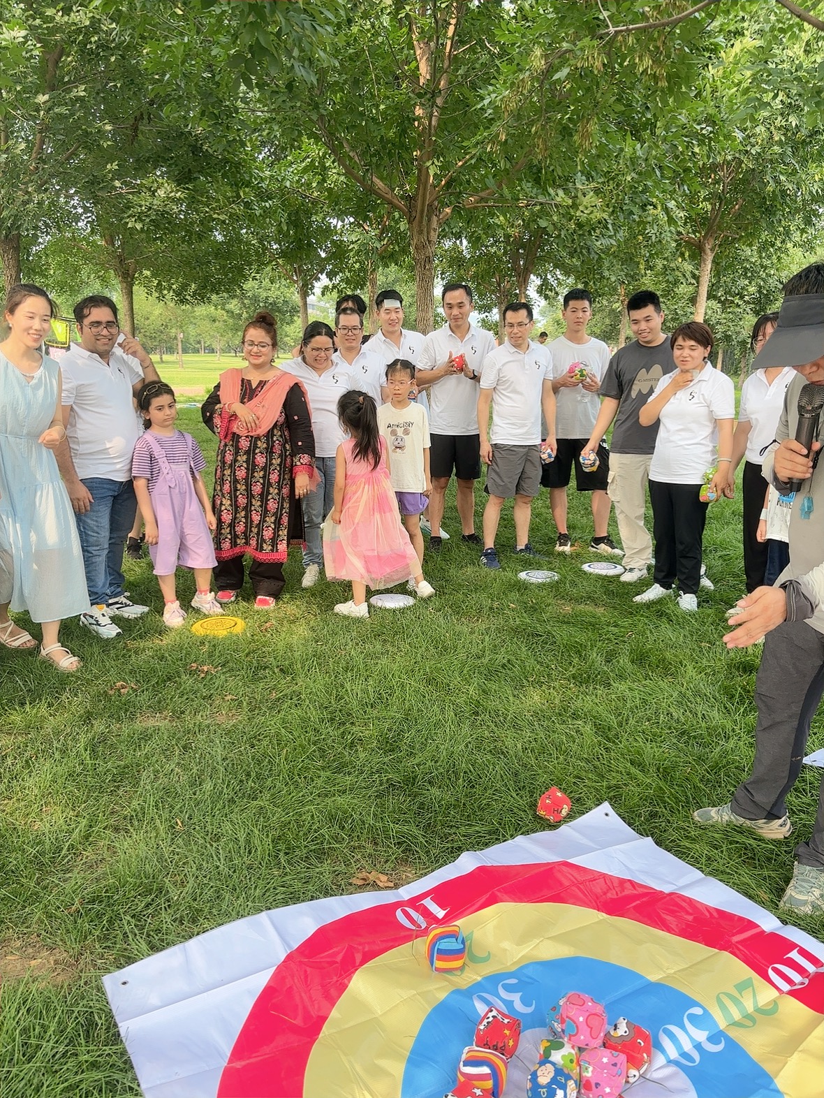 Attività di team building di Beijing Zhongping — Abbracciare la natura7
