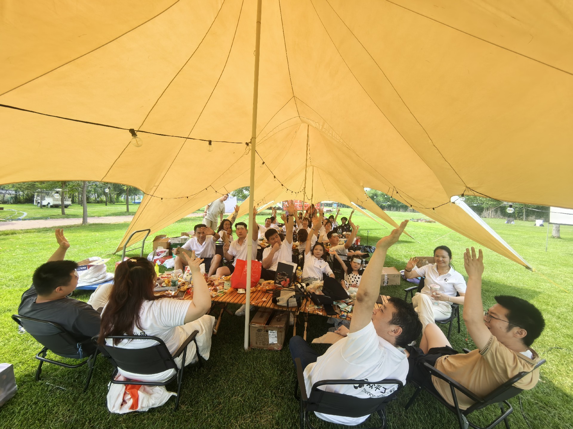 Attività di team building di Beijing Zhongping — Abbracciare la natura10