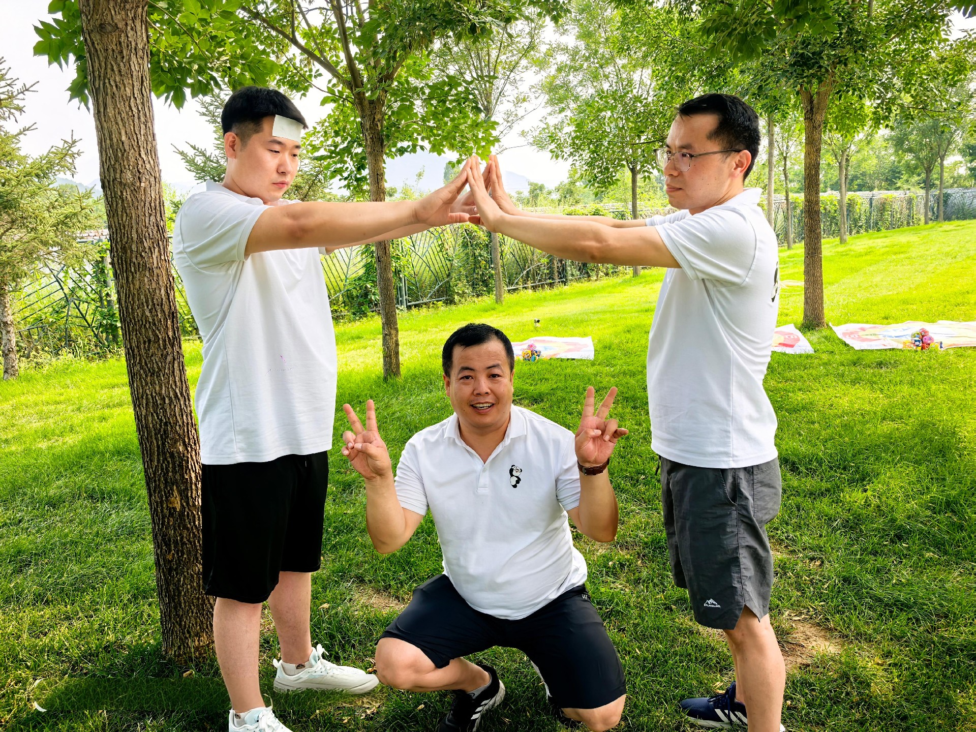 Attività di team building di Beijing Zhongping — Abbracciare la natura8