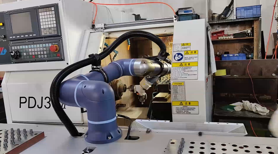 Caricamento & amp; macchina utensile ESTUN Soluzione di scarico: massimizzare il throughput, la precisione e l'agilità2