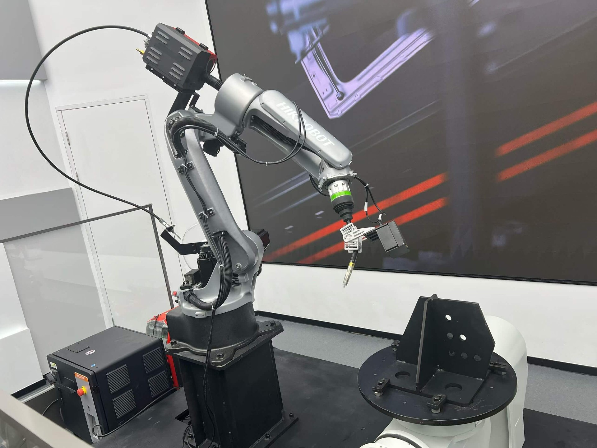 Più di un distributore: Facilitiamo la formazione di esperti in fabbrica per i nostri clienti globali presso la sede centrale di Hikrobot2