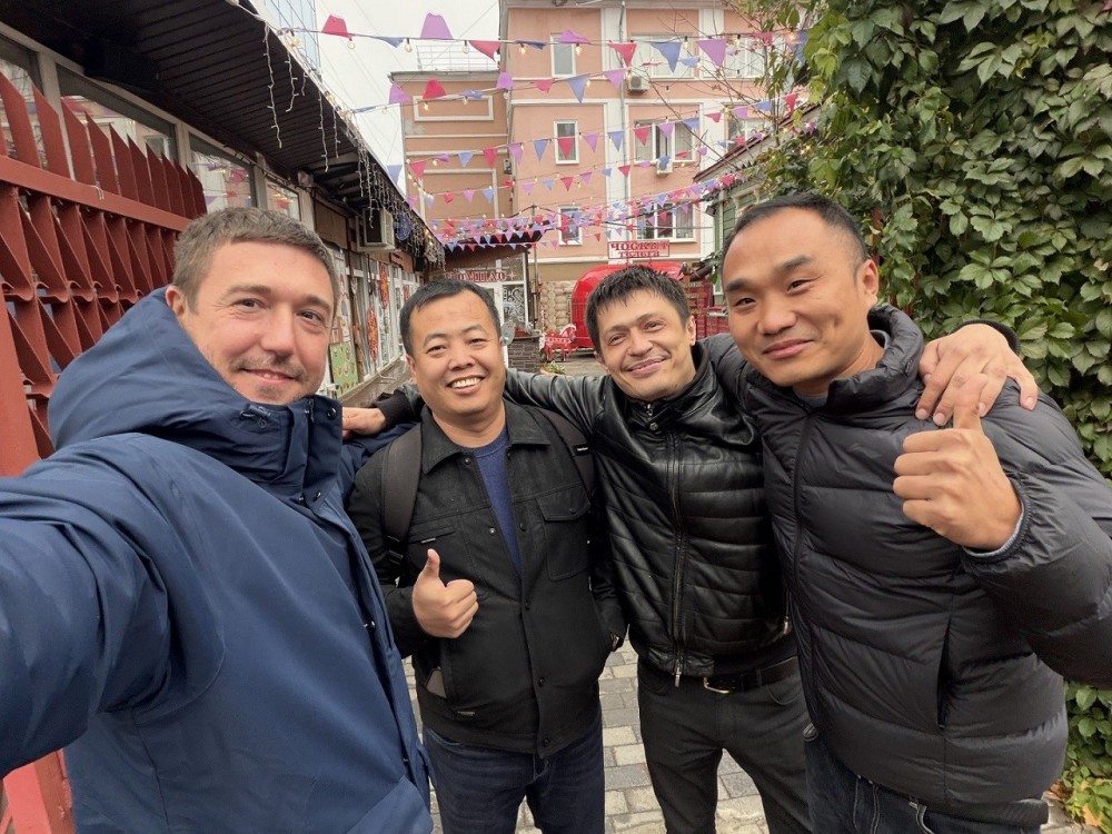 Costruire un ponte di fornitura conforme e affidabile verso la Russia: Zhongping Technology incontra i partner locali in loco